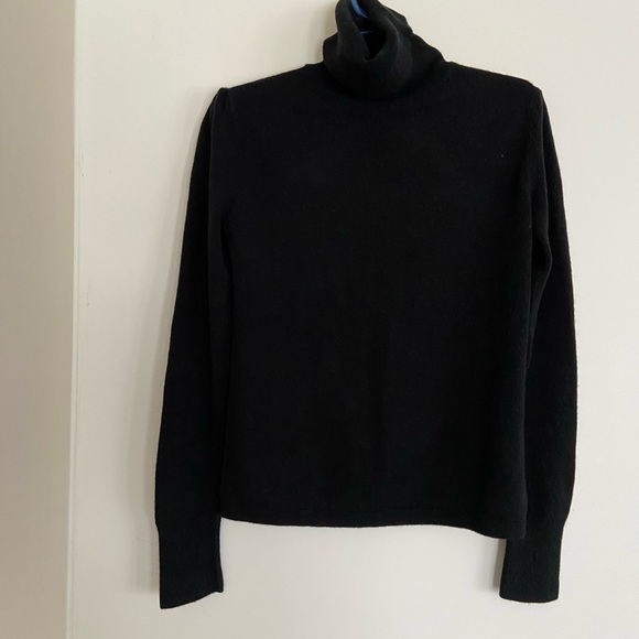 2/$25 💙Black puff-sleeve turtleneck sweater - Picture 1 of 7